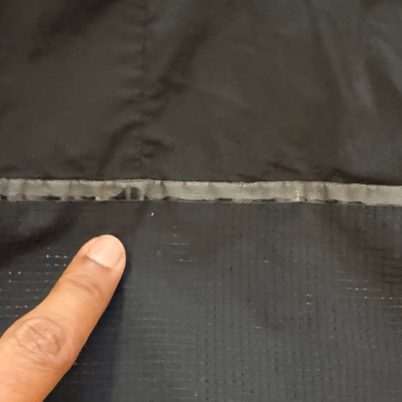 LULULEMON Men's Black and Gray windbreaker/rain light Jacket size medium - Picture 9 of 10